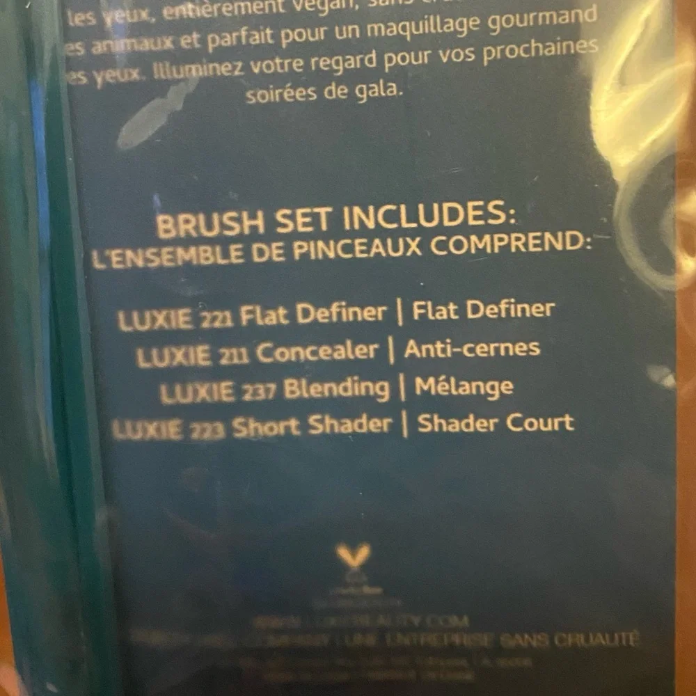 LUXIE Enchanted Eye Set Comes with case Make Up Brush Set NWT
